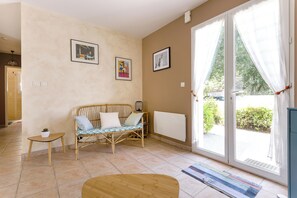 TV - Holiday Home "Begognias" with Private Terrace (LE CHATEAU-D'OLERON)