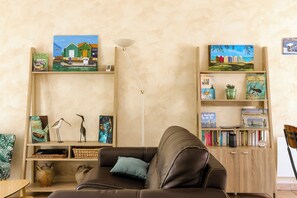 TV - Holiday Home "Begognias" with Private Terrace (LE CHATEAU-D'OLERON)