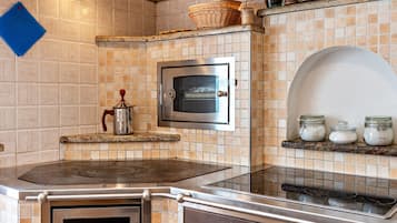 Køleskab, ovn, kogeplade, opvaskemaskine