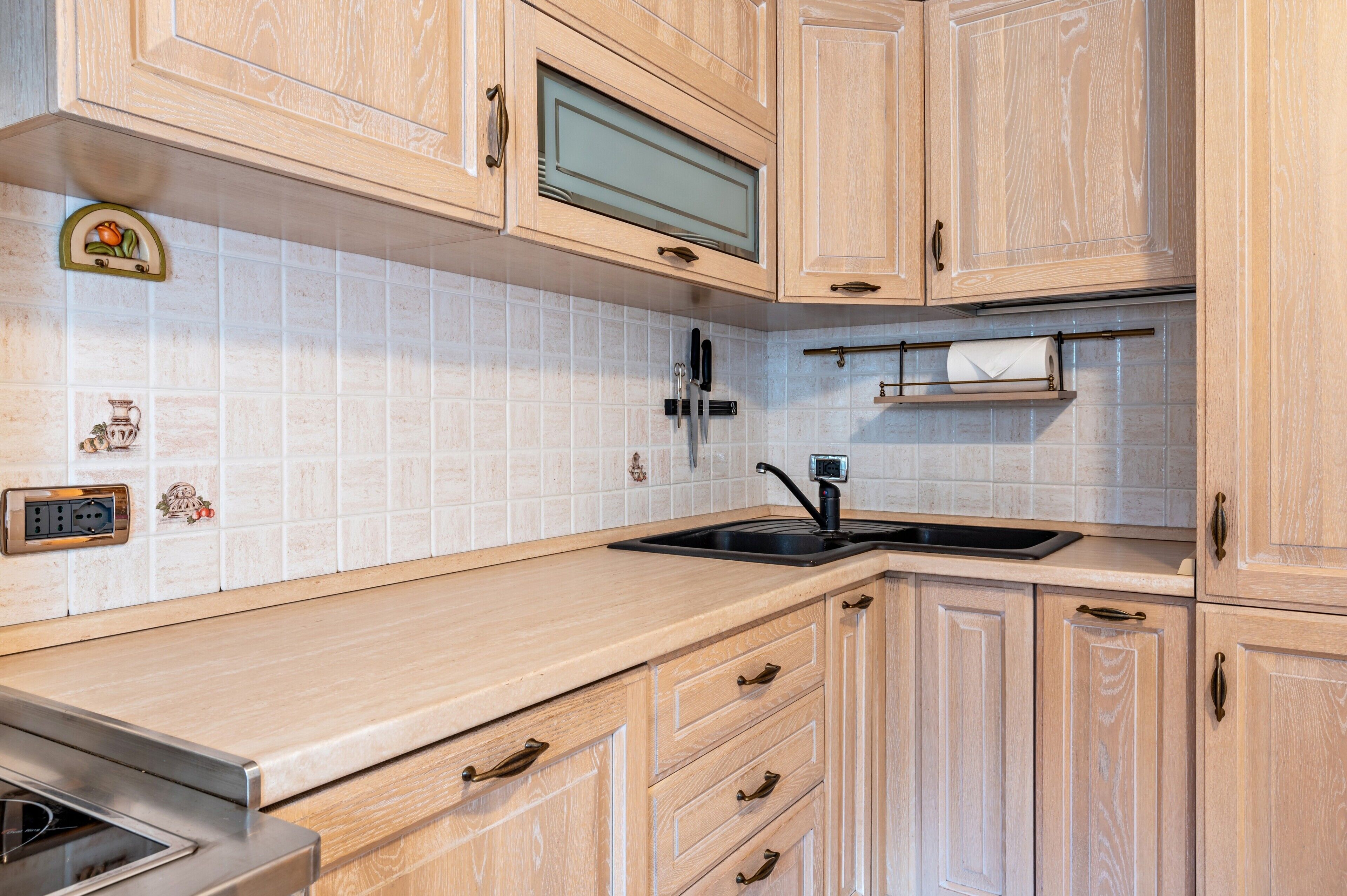 Kjøleskap, ovn, kokeplater og oppvaskmaskin