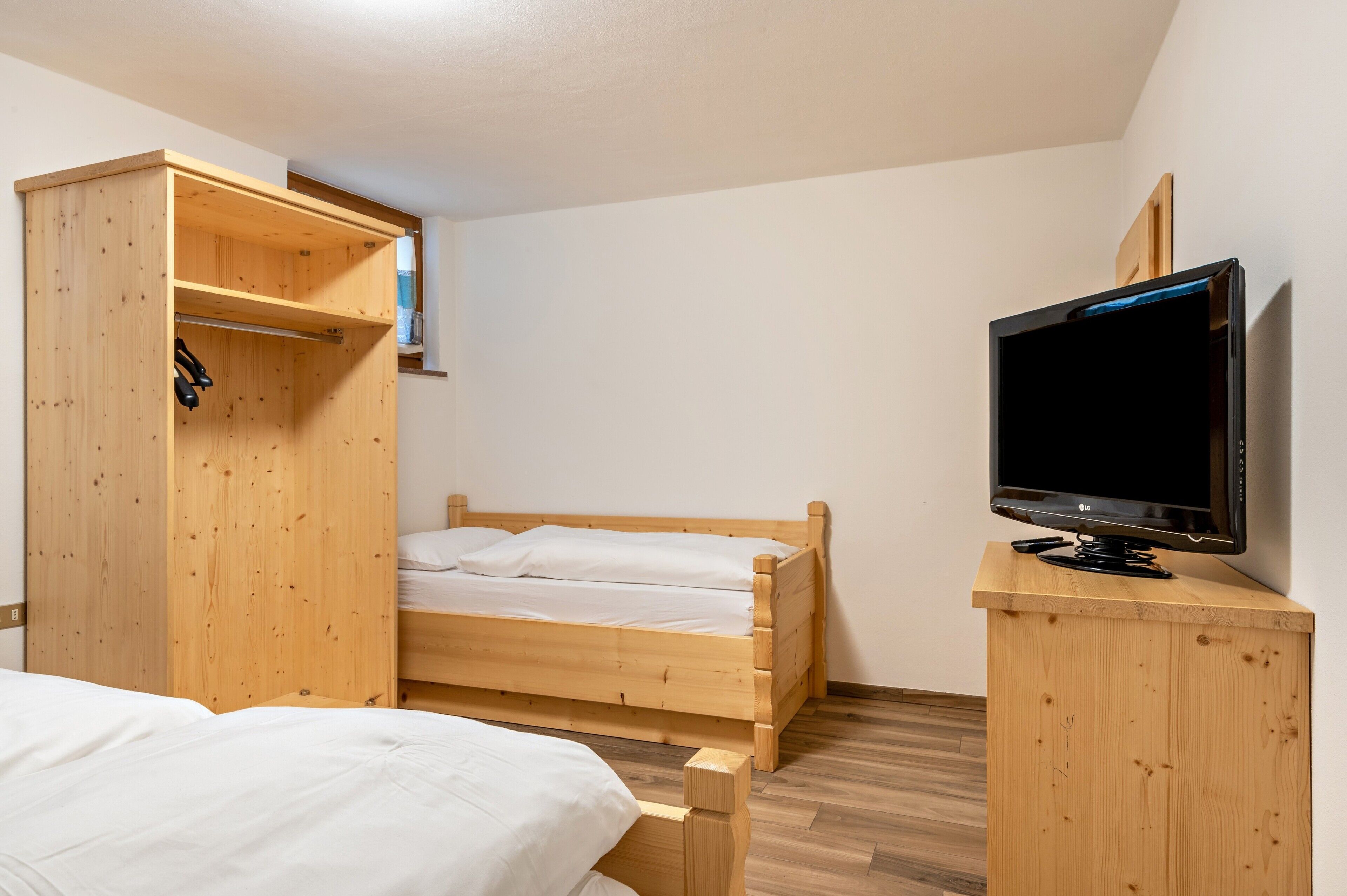 3 bedrooms, bed sheets