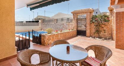 Villa 'El Carmoli' avec vue sur la mer, piscine privée et climatisation