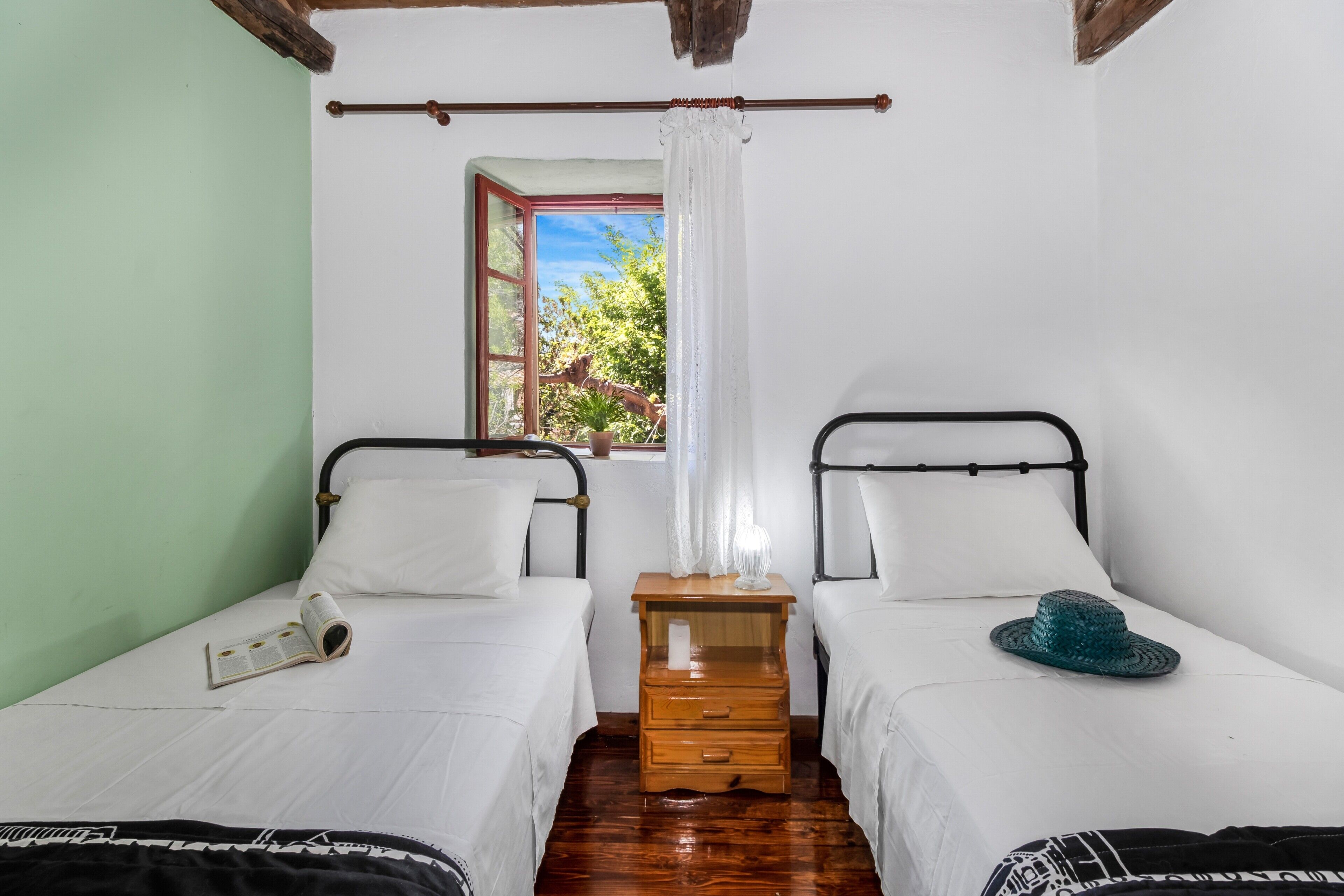 2 chambres, fer et planche à repasser, Wi-Fi gratuit, draps fournis