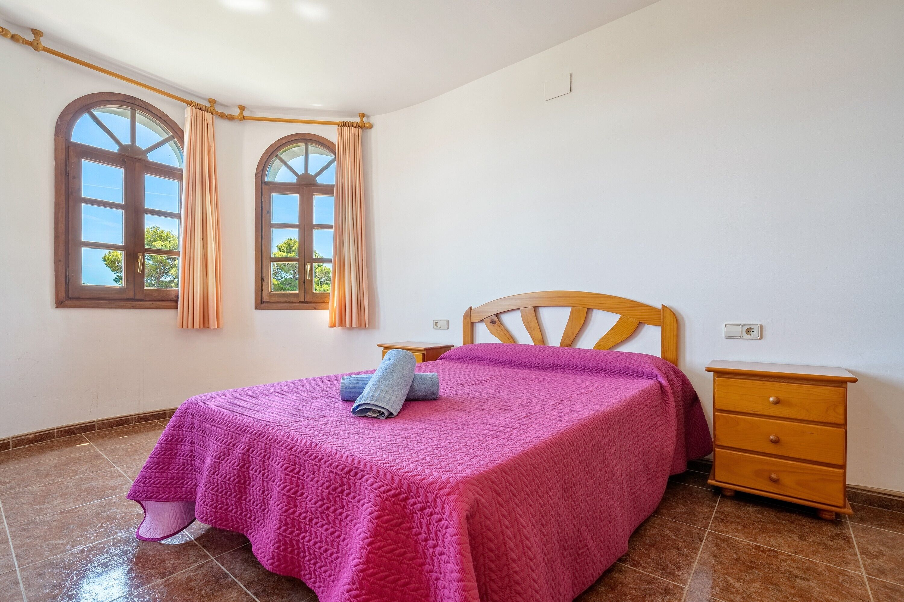 4 soverom, strykejern/-brett, wi-fi (inkludert) og sengetøy