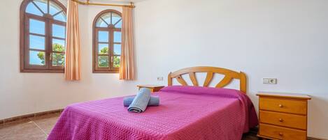 4 Schlafzimmer, Bügeleisen/Bügelbrett, kostenloses WLAN, Bettwäsche