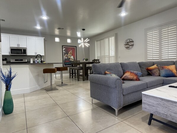 Smart TV - Perfect LV Home - Quiet & Gated - 9mins to Strip! (Las Vegas)