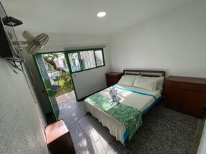 Standard Double Room | Free WiFi, bed sheets - HOTEL MARATEA MELGAR (Melgar)