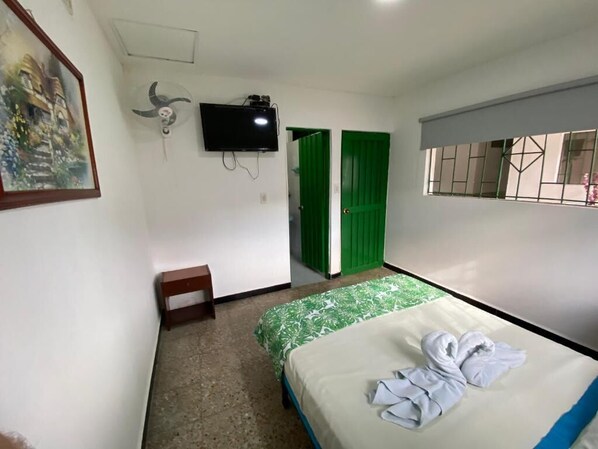 Standard Double Room | WiFi (free), bed sheets - HOTEL MARATEA MELGAR (Melgar)