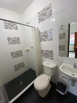 Bathroom - HOTEL MARATEA MELGAR (Melgar)