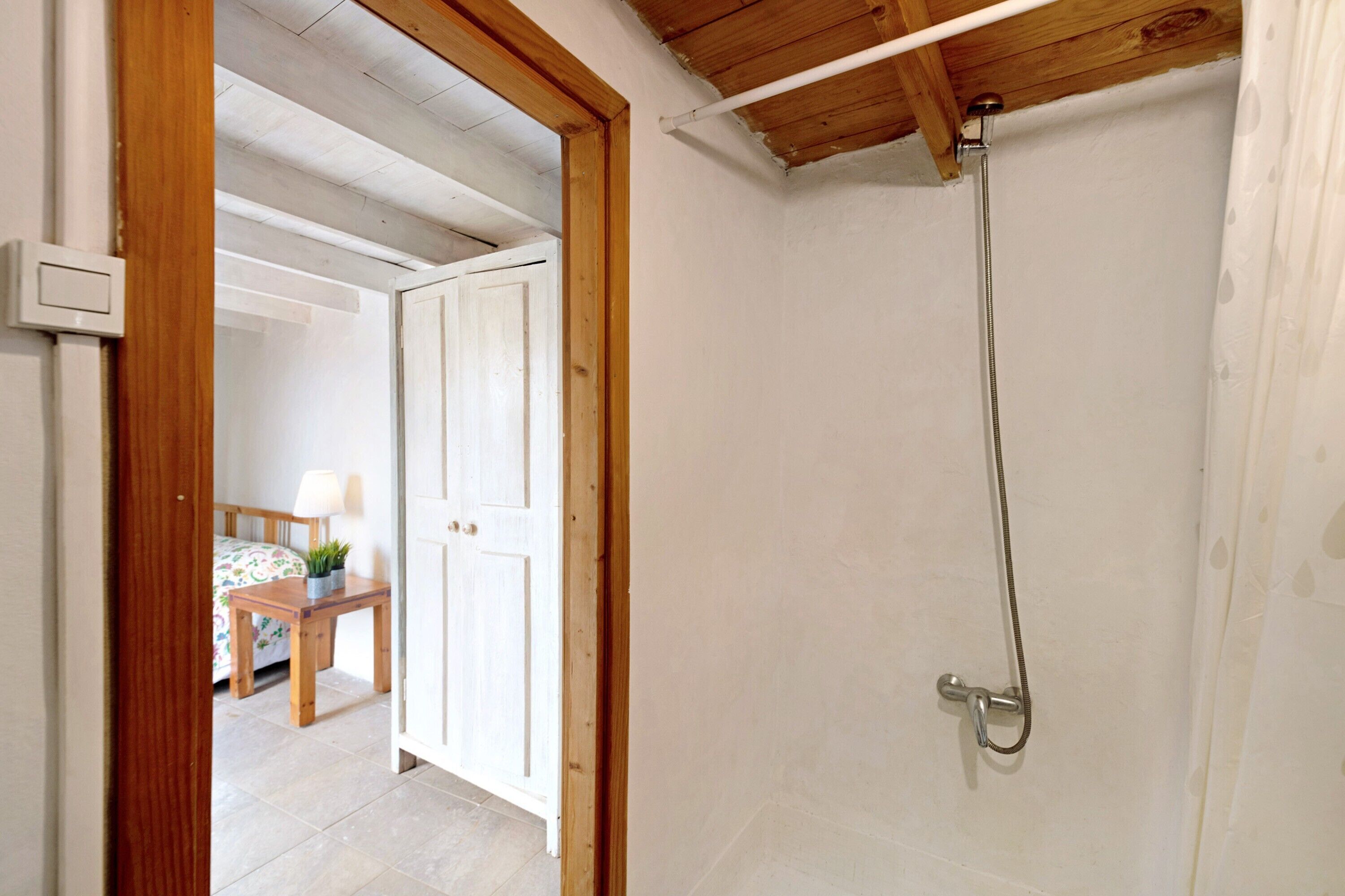 Een douche, handdoeken