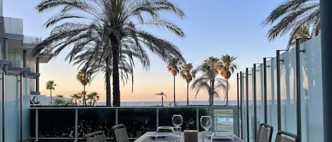 تناول الطعام بالخارج