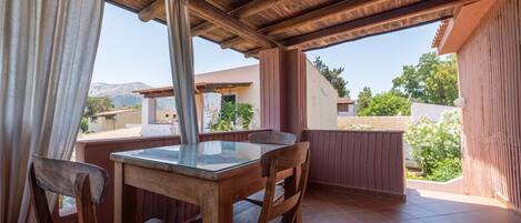 屋外ダイニングエリア