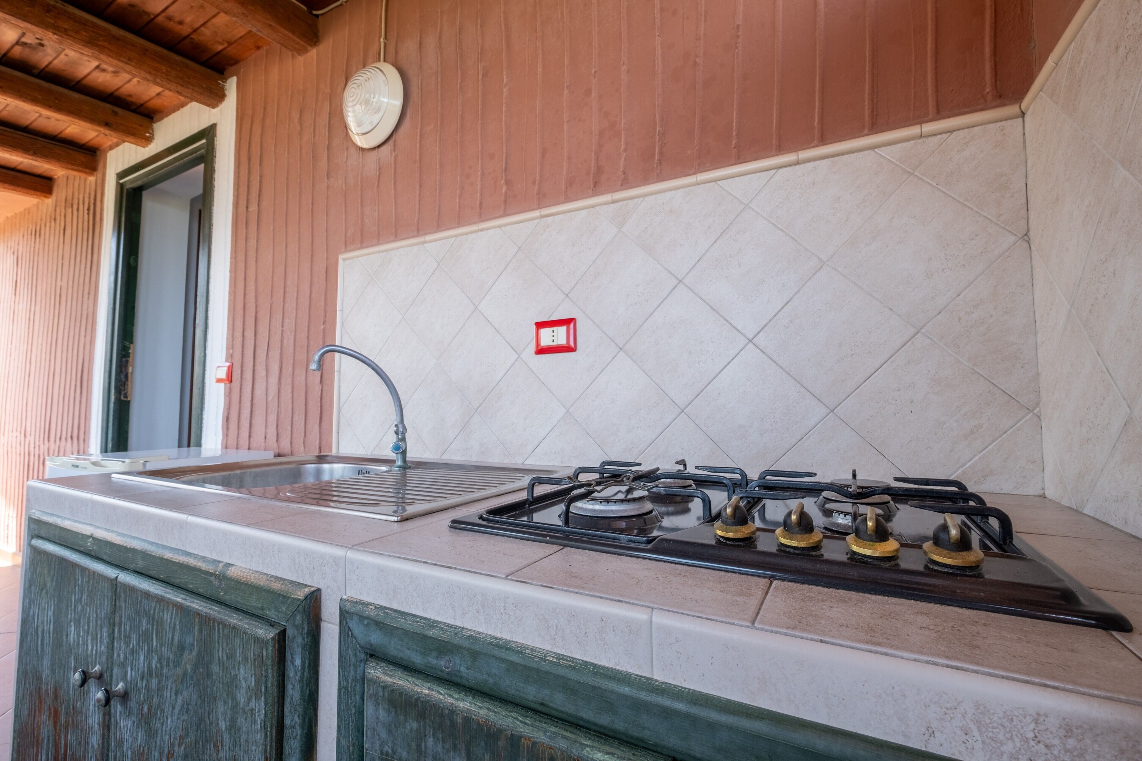 Fridge, stovetop, coffee/tea maker, electric kettle