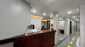 Quầy tiếp tân