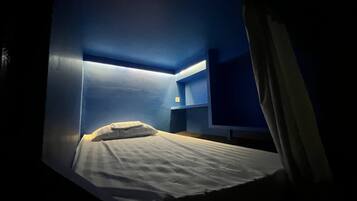 Seprai premium, selimut bulu angsa, dan tempat tidur Select Comfort