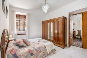 2 dormitorios, tabla de planchar con plancha, wifi gratis y ropa de cama
