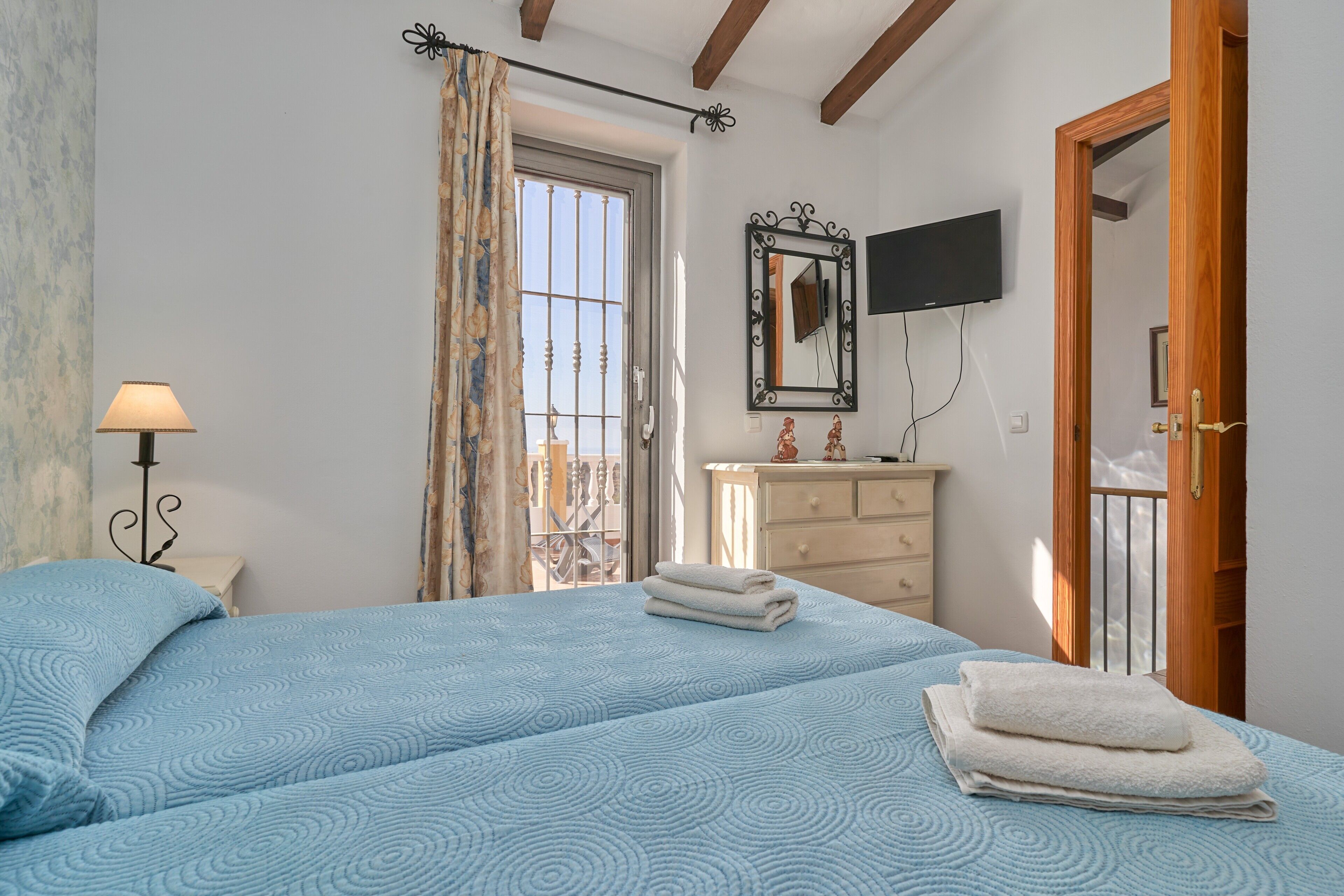 3 habitaciones, tabla de planchar con plancha y wifi gratis 