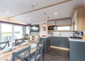 Fridge, oven, stovetop, toaster - 2 bedroom accommodation in Holywell Bay (Holywell Bay)