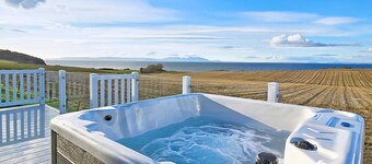 Pladda Pod with Hot Tub