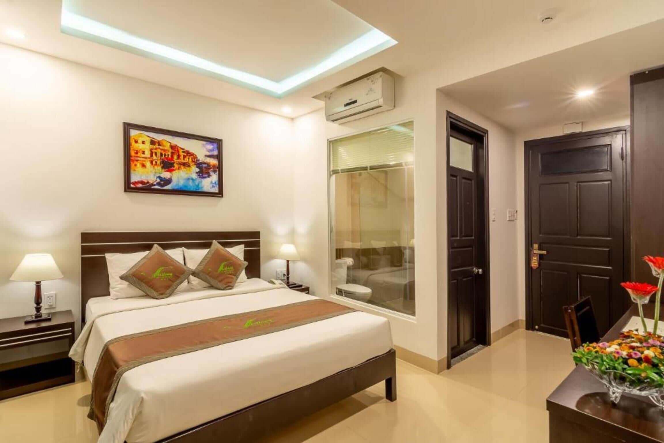 Deluxe Double Room | Egyptian cotton sheets, premium bedding, down comforters, minibar