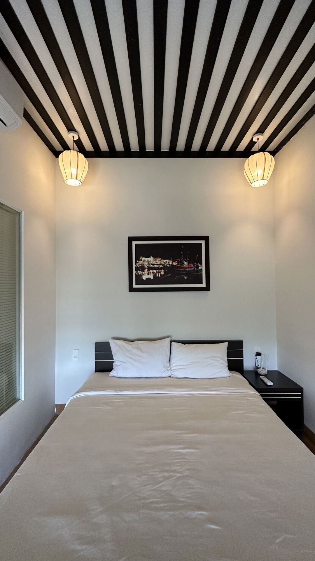 Egyptian cotton sheets, premium bedding, down comforters, minibar