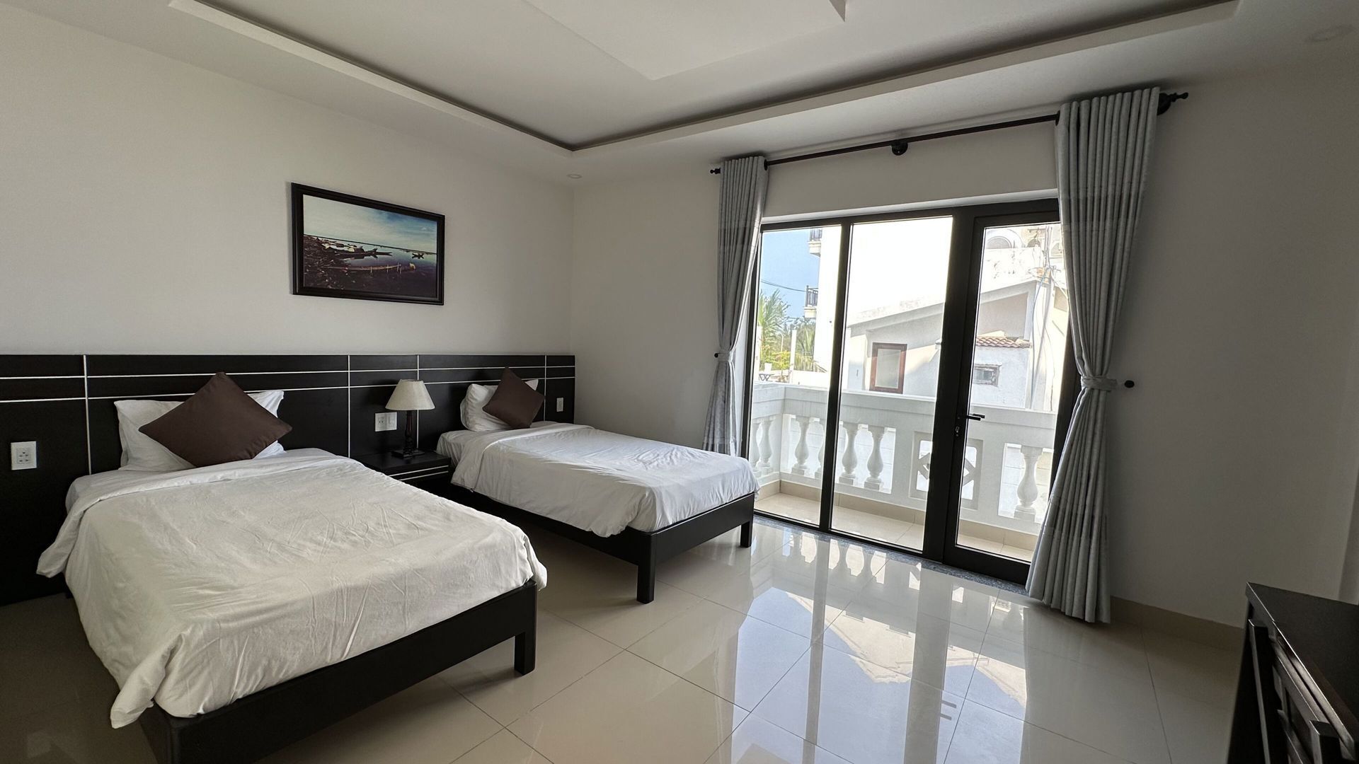 Egyptian cotton sheets, premium bedding, down comforters, minibar