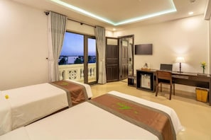 Egyptian cotton sheets, premium bedding, down comforters, minibar - Hotel Front Beach (Da Nang)