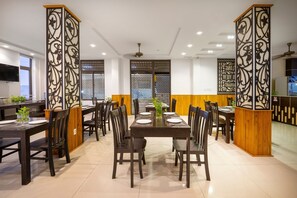 Daily cooked-to-order breakfast (VND 150000 per person) - Hotel Front Beach (Da Nang)