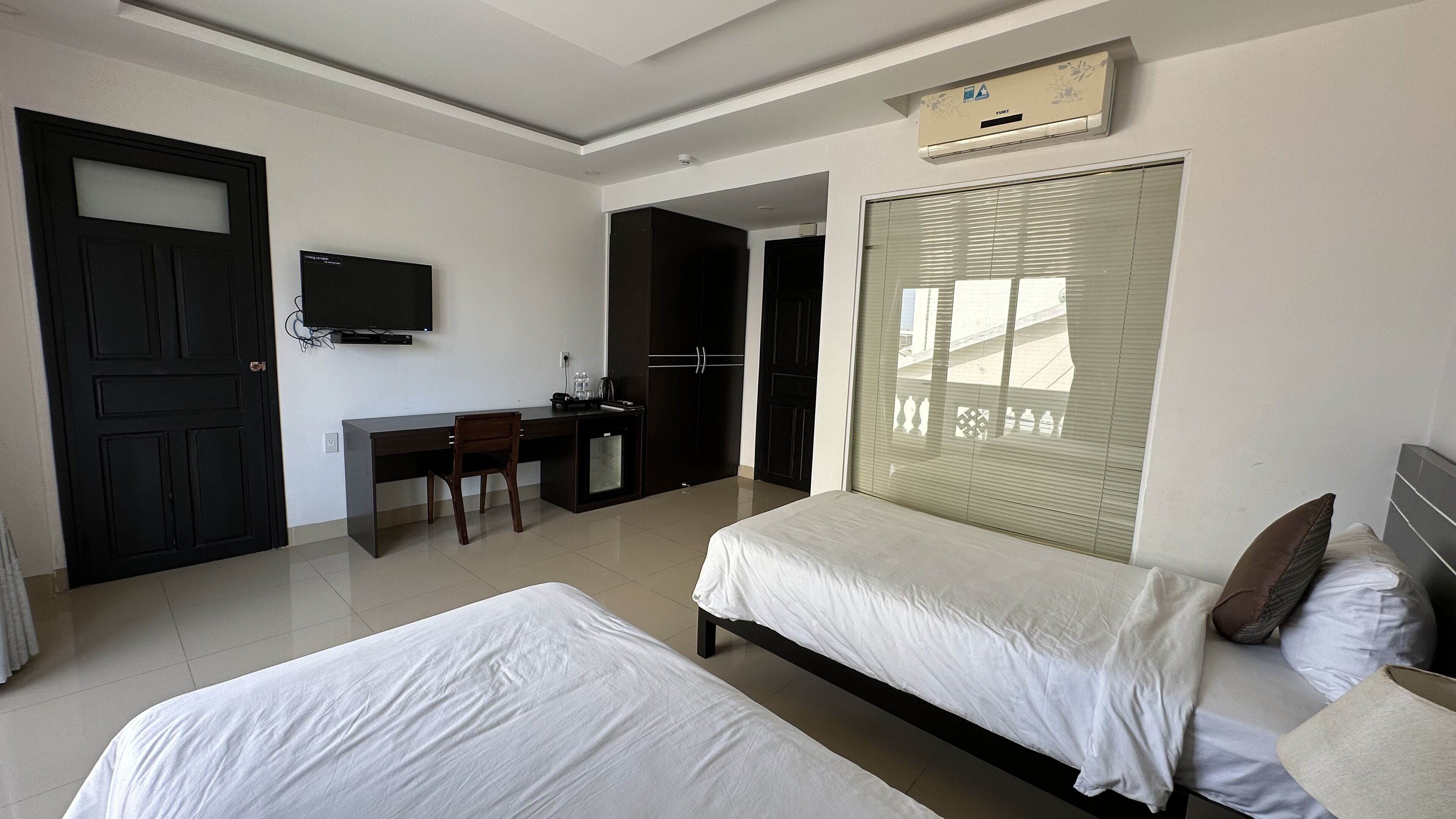 Egyptian cotton sheets, premium bedding, down comforters, minibar