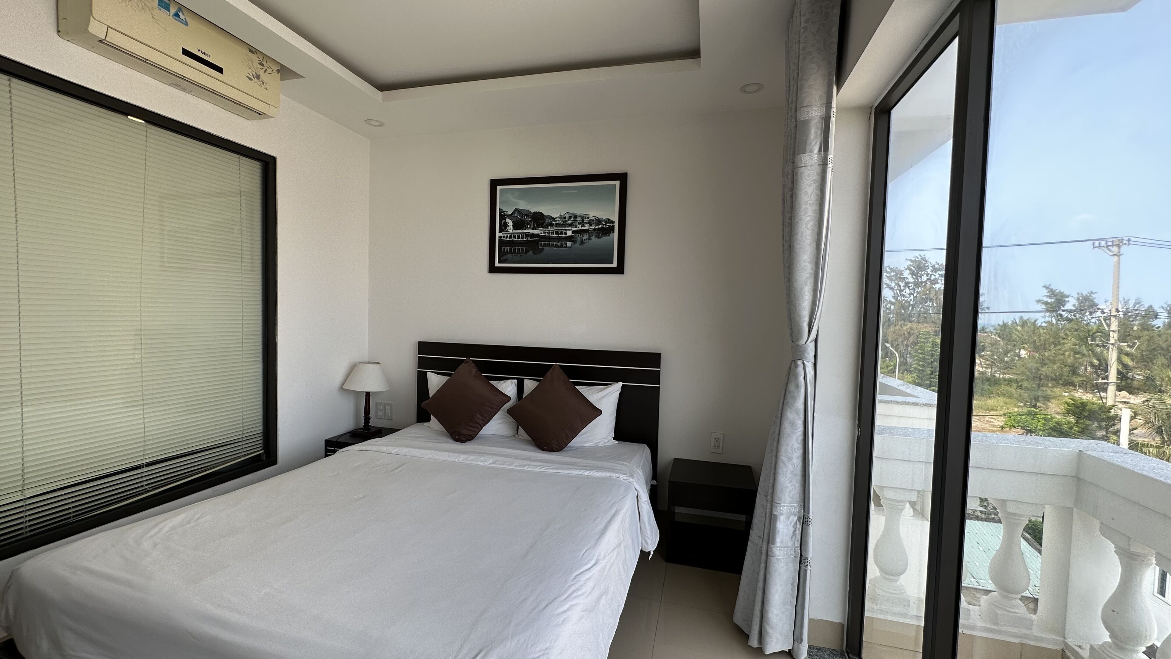 Egyptian cotton sheets, premium bedding, down comforters, minibar