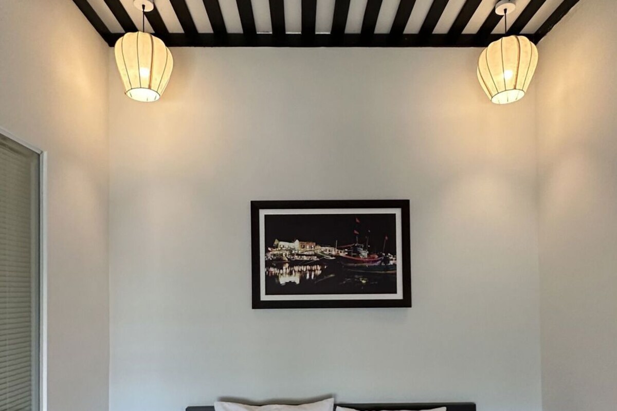Egyptian cotton sheets, premium bedding, down comforters, minibar