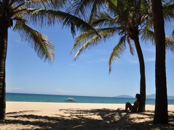 Sports bar - Hotel Front Beach (Da Nang)