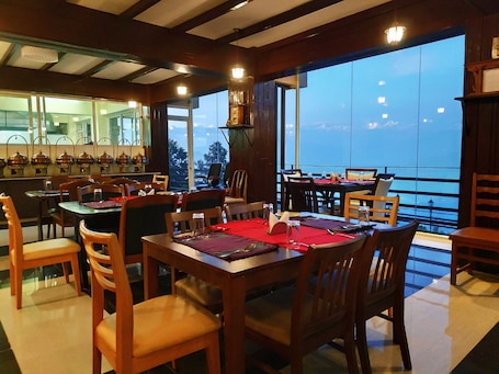 Restaurant. HOTEL GREEN VALLEY