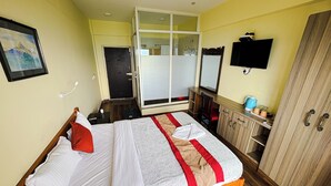 Enkeltrom – deluxe, 1 kingsize-seng, balkong, fjellutsikt | Safe på rommet, skrivebord og skrivebord for bærbar PC
