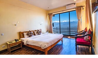 华丽单人房, 1 张特大床, 阳台, 山景 | 客房内保险箱、特色装修、特色家居、办公桌