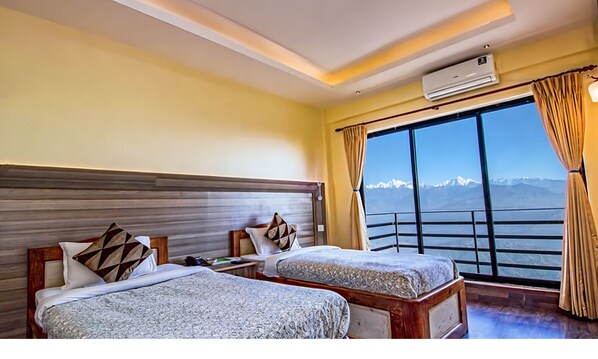 Deluxe Double or Twin Room | In-room safe, individually decorated, individually furnished, desk