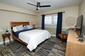 1 室のベッドルーム、デスク、アイロン / アイロン台、WiFi (無料)