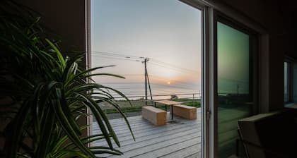 SUNNY SIDE HOUSE