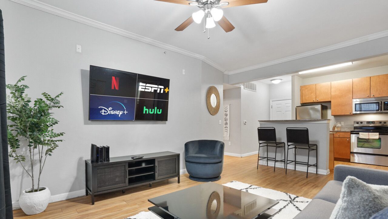 Location is Key! Great Spot for 6 in Austin + Pool