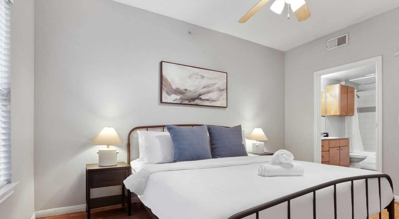 Location is Key! Great Spot for 6 in Austin + Pool