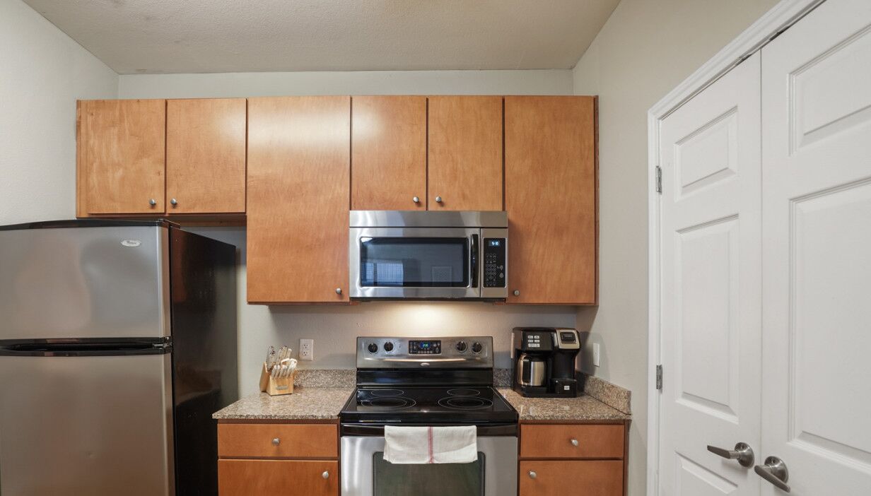 Location is Key! Great Spot for 6 in Austin + Pool