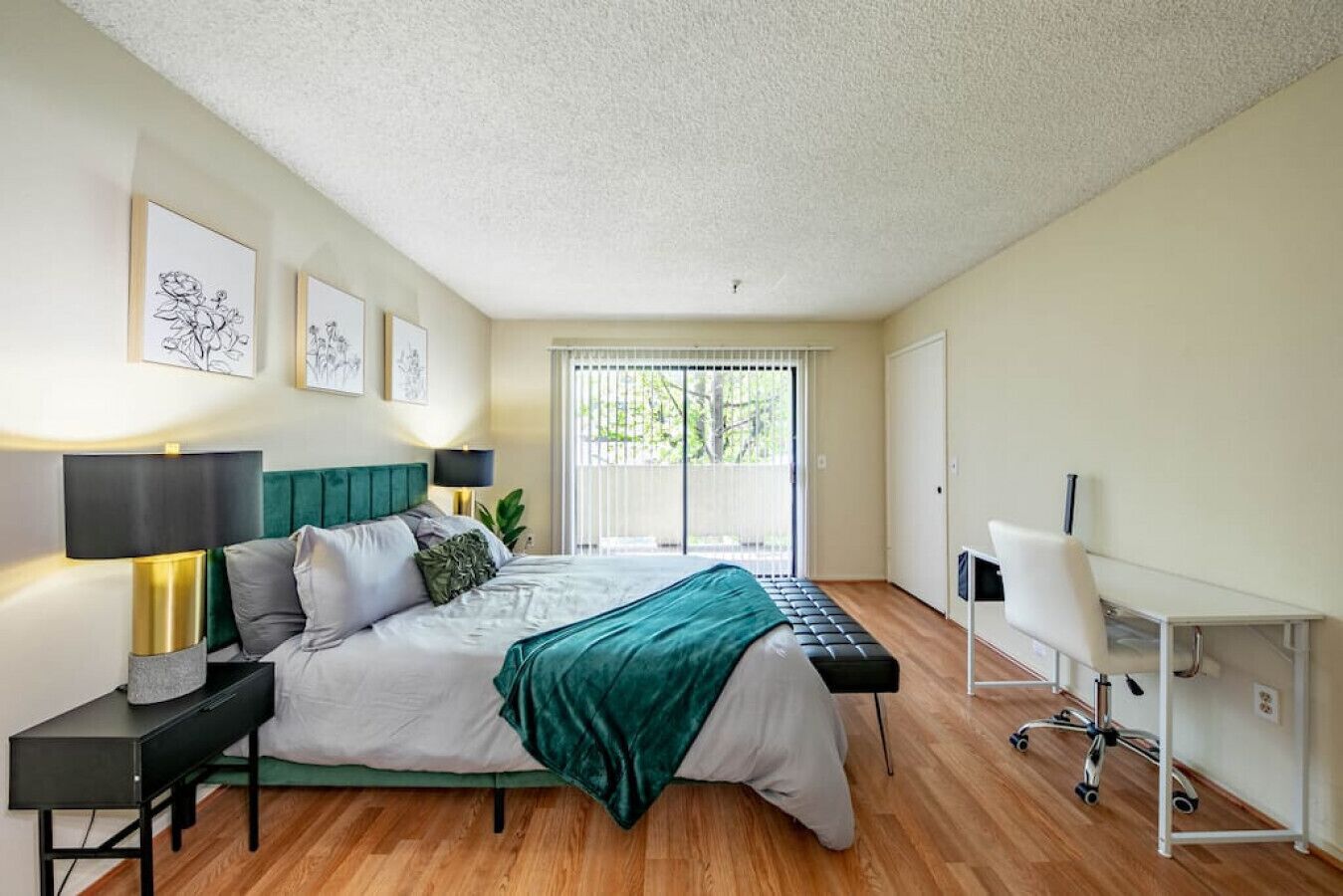 Comfy,Quiet,GREAT Location in DT