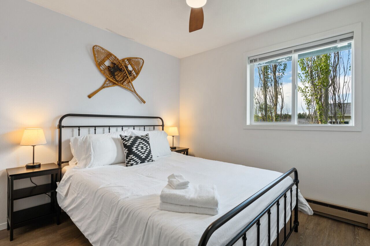 Iron/ironing board, travel cot, free WiFi, bed sheets