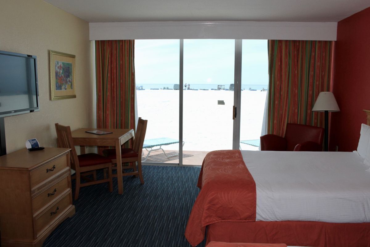 Ultimate Beach Escape! Modern Room w/ 2 Double Beds, Outdoor Pool