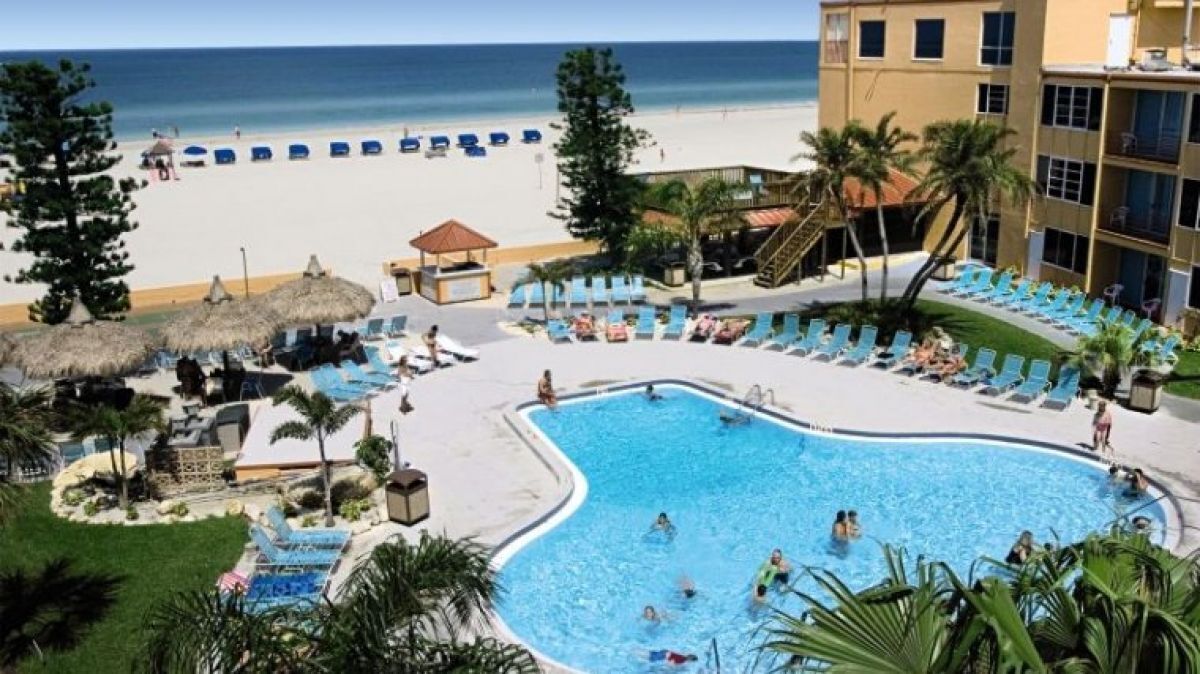 Ultimate Beach Escape! Modern Room w/ 2 Double Beds, Outdoor Pool