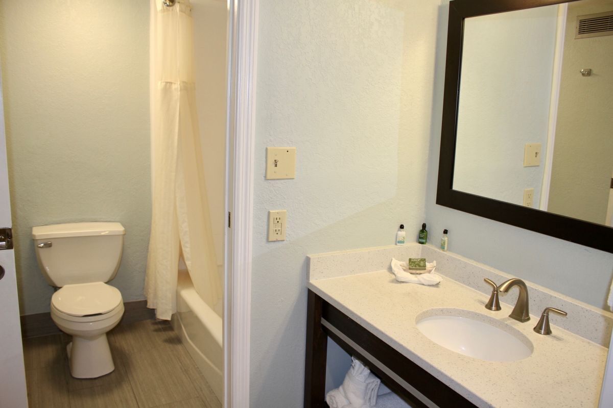 Excellent Choice! Fantastic Beach Getaway Perfect For Family! 2 Spacious Room