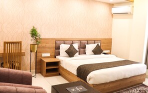 Deluxe Room | Soundproofing, free WiFi - Hotel Royal Palm (Dehradun)