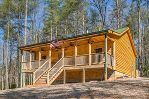 Exterior - Big Fish in the North Georgia Mountains (Suches)