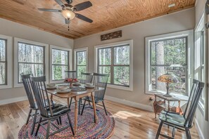 Dining - Big Fish in the North Georgia Mountains (Suches)