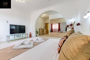 4 Schlafzimmer, Schreibtisch, Bügeleisen/Bügelbrett, Reisekinderbett